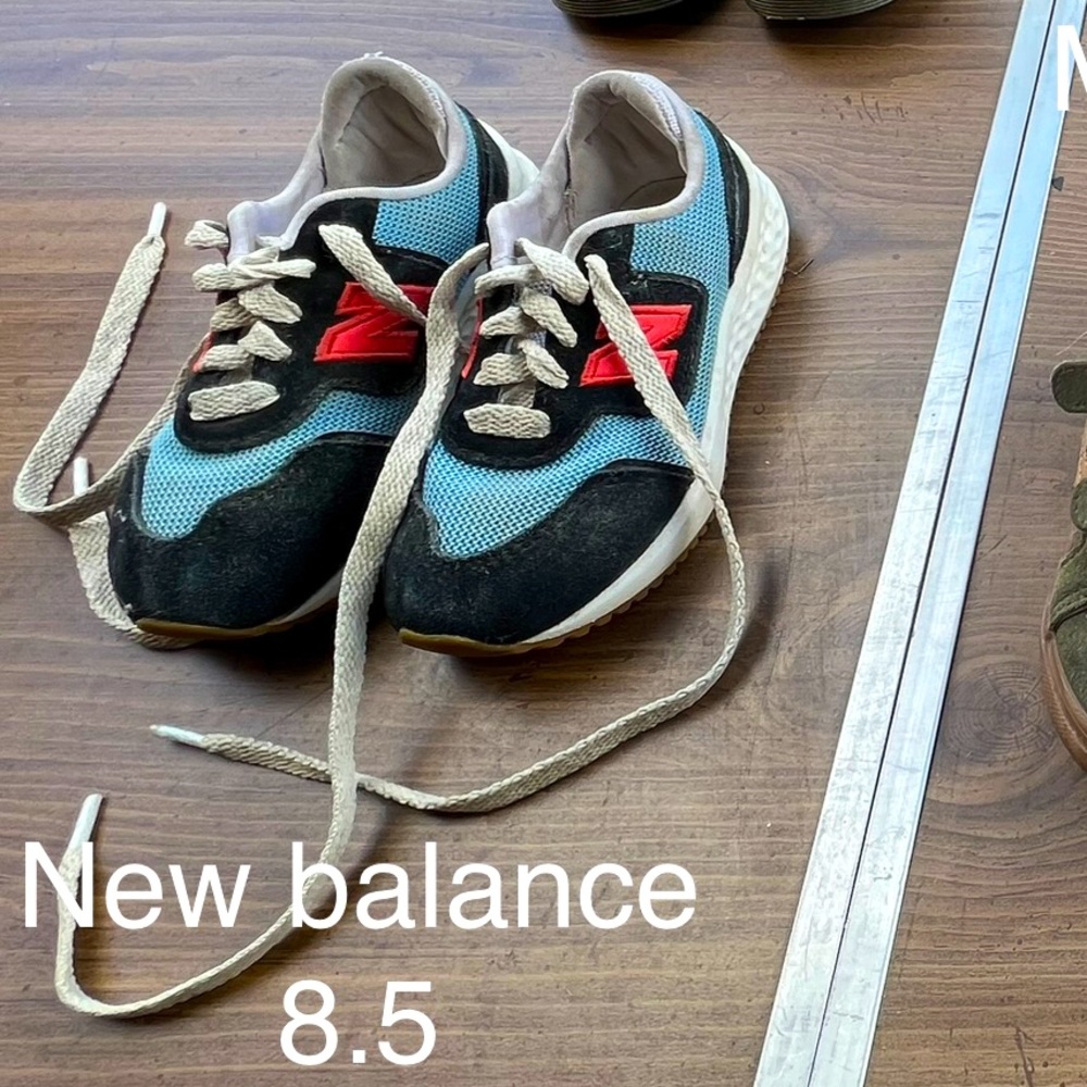 Toddler boys New Balance tennies. Size 8.5.